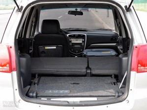 2010款1.6L 手动豪华版 行李厢空间