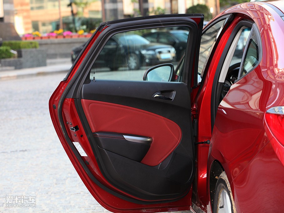 2010��Ӣ��GT 1.6T �Ԅ����J�\�Ӱ�            