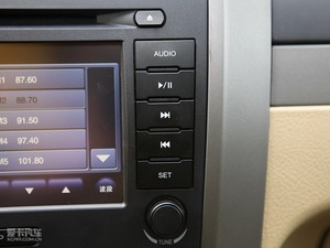 2010款2.4L 两驱超豪华型 中控区