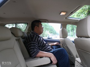 2010款2.4L 两驱超豪华型 空间座椅
