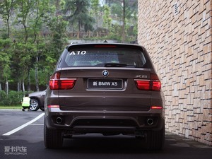 2011款xDrive35i 尊贵版 正后	