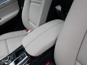 2011款xDrive35i 尊贵版 中央扶手箱