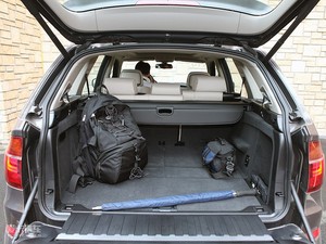 2011款xDrive35i 尊贵版 行李厢空间