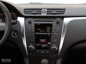 2010款2.4L 四驱豪华版 中控台