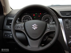 2010款2.4L 四驱豪华版 方向盘