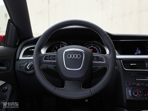 2010款2.0TFSI Sportback 豪华型 方向盘
