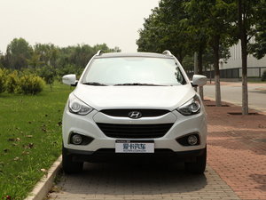 2010款2.0L 自动四驱尊贵版 正前