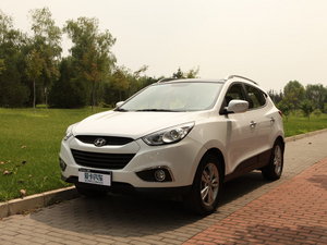 2010款2.0L 自动四驱尊贵版 左前45度