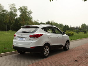 2010款2.0L 自动四驱尊贵版 左后45度