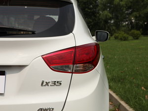 2010款2.0L 自动四驱尊贵版 尾灯