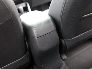 2010款2.0L 自动四驱尊贵版 空间座椅