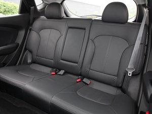2010款2.0L 自动四驱尊贵版 空间座椅