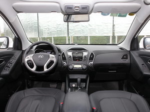 2010款2.0L 自动四驱尊贵版 内饰全景
