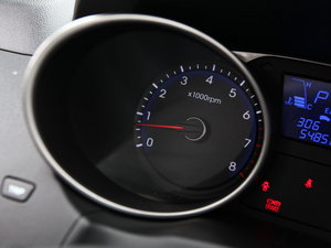 2010款2.0L 自动四驱尊贵版 中控区