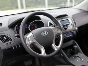 2010款2.0L 自动四驱尊贵版 中控区