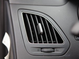 2010款2.0L 自动四驱尊贵版 中控区