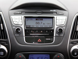 2010款2.0L 自动四驱尊贵版 中控区
