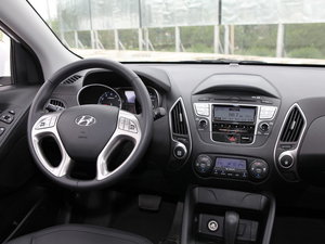 2010款2.0L 自动四驱尊贵版 中控区