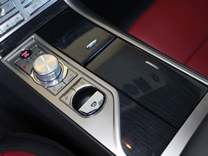 2009款R 5.0L 机械增压版 中控区