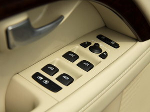 2010款2.5T 两驱智尊版 主驾车窗控制区	