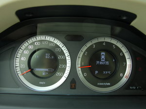 2010款2.5T 两驱智尊版 中控区