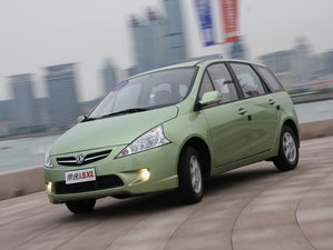 2010款1.5XL 手动尊贵版 整体外观