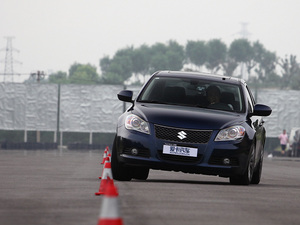2010款2.4L 四驱豪华版 整体外观
