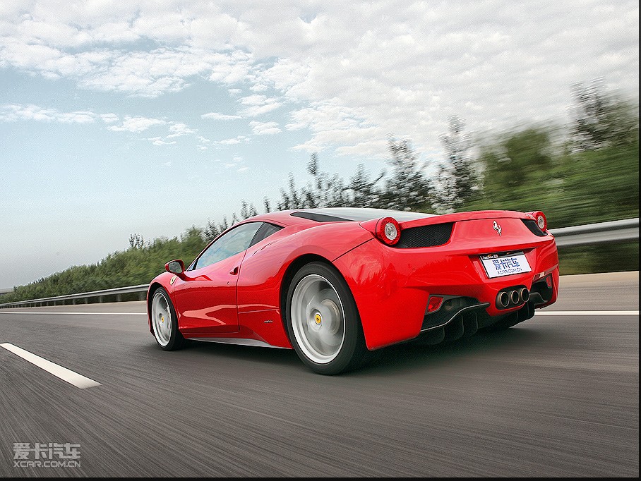 2010458 4.5L Italia