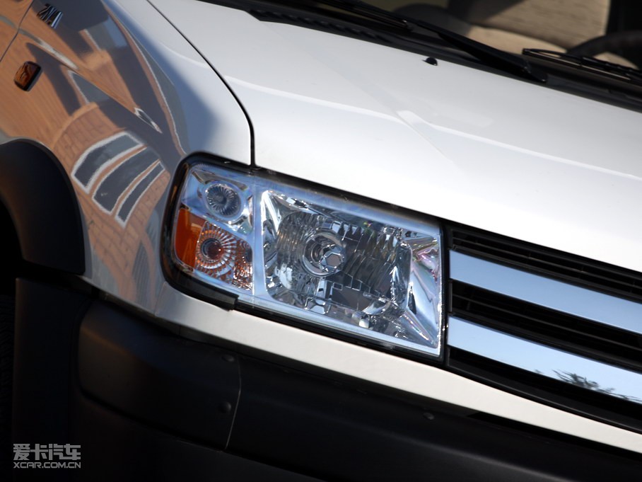 2010���J�U��ʽ܇ 2.5L ���˜ʰ�