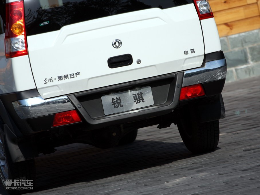 2010���J�U��ʽ܇ 2.5L ���˜ʰ�