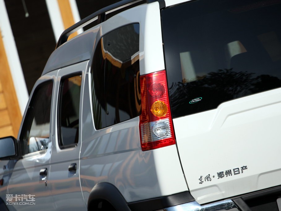 2010���J�U��ʽ܇ 2.5L ���˜ʰ�