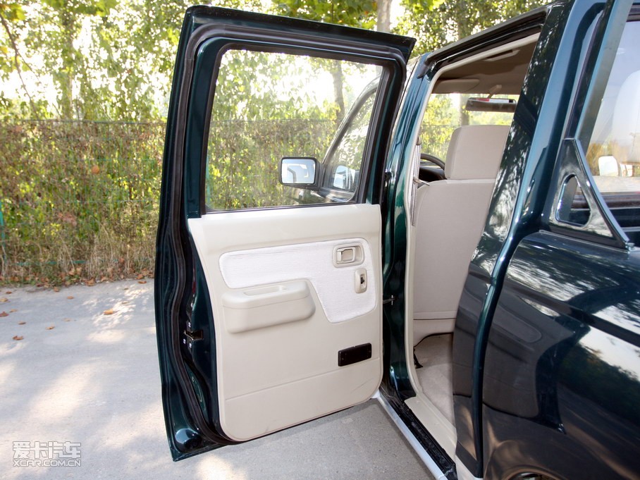 2010���J�U��ʽ܇ 2.5L ���˜ʰ�