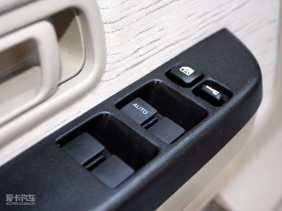 2010���J�U��ʽ܇ 2.5L ���˜ʰ�