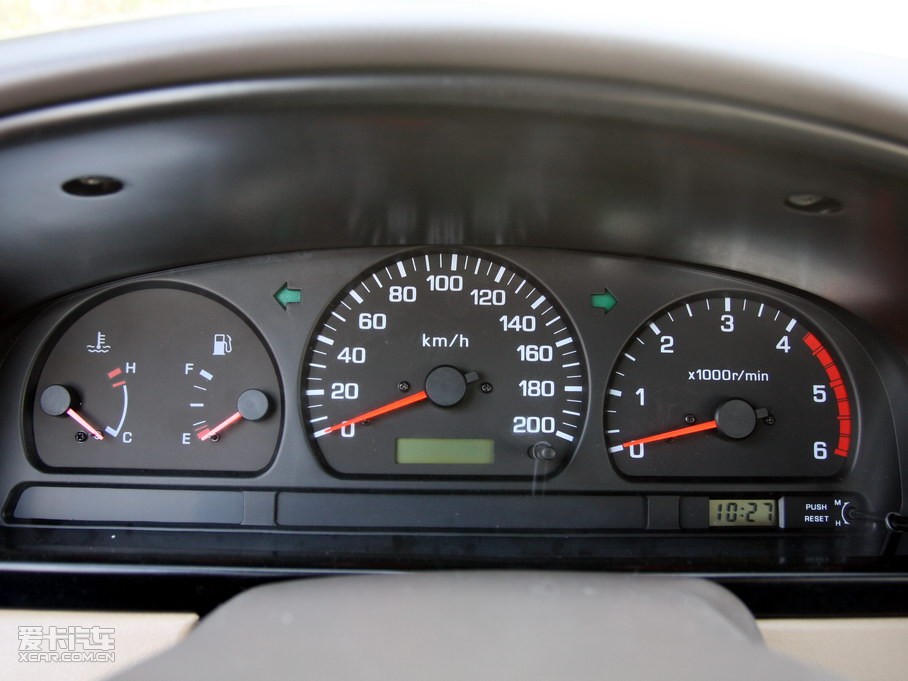 2010���J�U��ʽ܇ 2.5L ���˜ʰ�