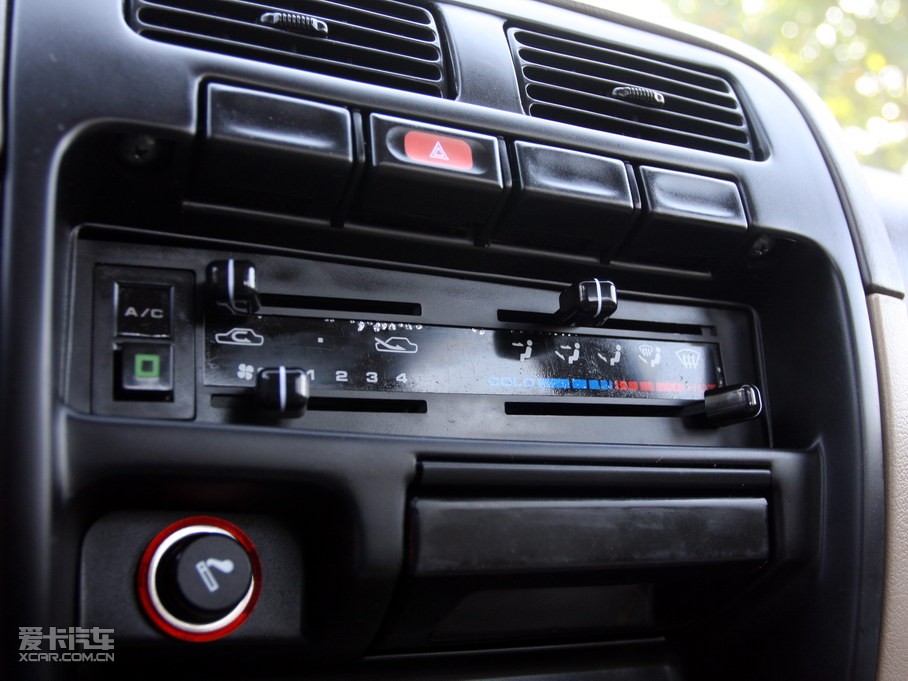 2010���J�U��ʽ܇ 2.5L ���˜ʰ�