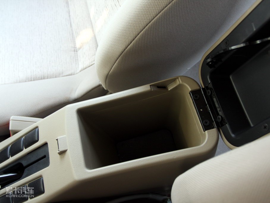 2010���J�U��ʽ܇ 2.5L ���(q��)�˜ʰ�