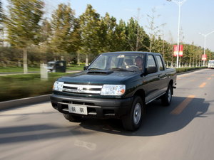 2010款2.5L 四驱标准版 整体外观