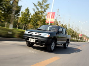 2010款2.5L 四驱标准版 整体外观