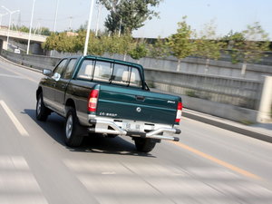 2010款2.5L 四驱标准版 整体外观
