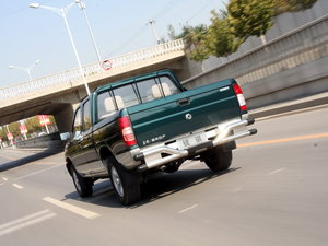 2010款2.5L 四驱标准版 整体外观