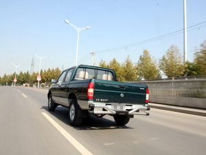 2010款2.5L 四驱标准版 整体外观