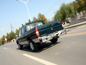 2010款2.5L 四驱标准版 整体外观