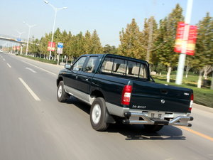 2010款2.5L 四驱标准版 整体外观