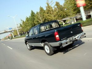2010款2.5L 四驱标准版 整体外观