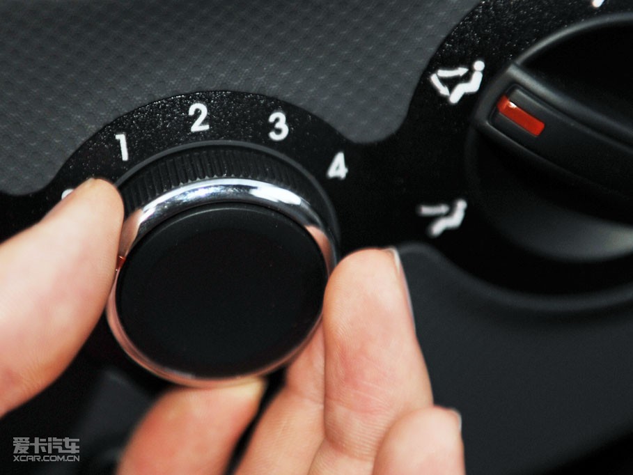 2010����{ 1.4L BLUE �ԄӰ�