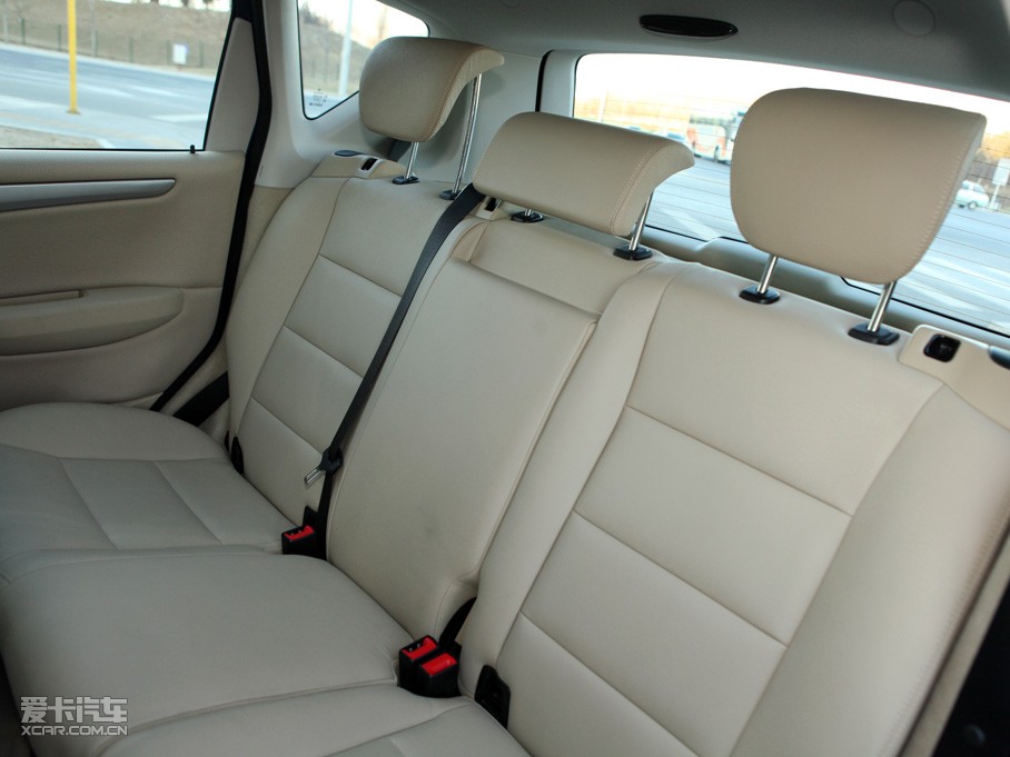 2011��YA��(�M��) A 180 CVT