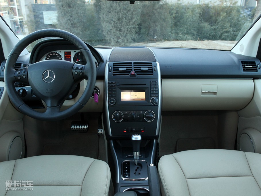 2011��YA��(�M��) A 180 CVT