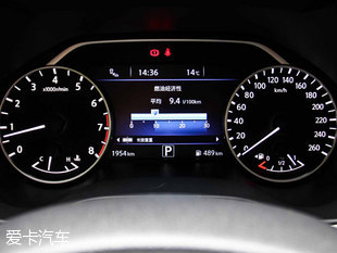 东风日产2016款西玛