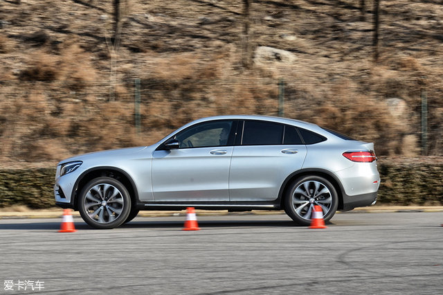 优雅而风华 爱卡测试奔驰glc260 coupe
