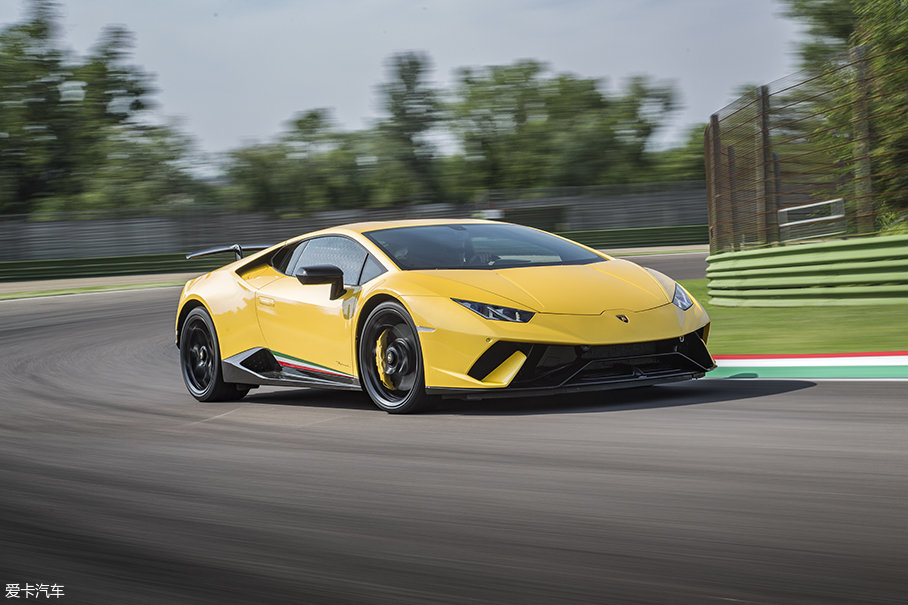 海外试驾兰博基尼Huracan Performante